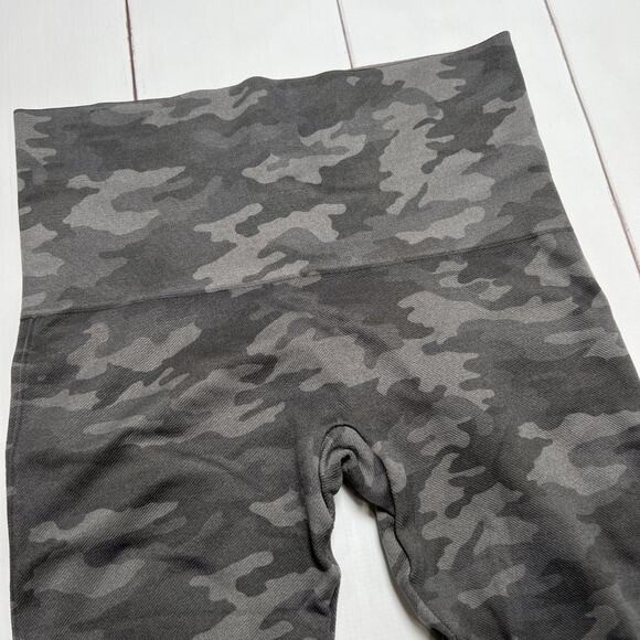 SPANX Look At Me Now Seamless Cropped Legging SIZE L Gray Camo Yoga Pants - Picture 8 of 14